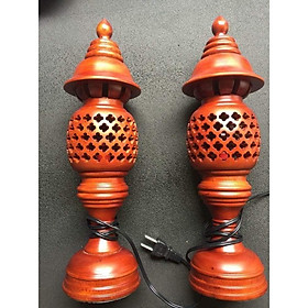 Cặp đèn thờ gỗ xà cừ (cao 42 x 12,5 cm)
