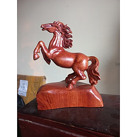 Tượng con ngựa trang trí phong thủy bằng gỗ hương đá kt cao 20×15×8cm