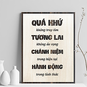  Tranh Gỗ trang trí TBIG029 danh ngôn sống ý nghĩa treo phòng khách "Quá khứ không truy tìm, Tương lai ảo vọng, Chánh niệm trong hiện tại, Hành động trong tỉnh thức