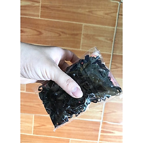 Chun đen buộc tóc