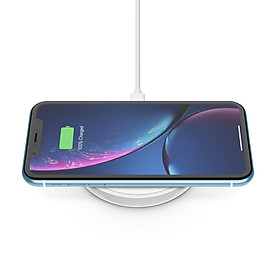 Đế sạc không dây cao cấp Belkin BOOST↑UP 10W chuẩn Qi, đế nằm, sạc nhanh cho iPhone 7.5W và Air Pods - F7U088bt - Hàng Chính Hãng