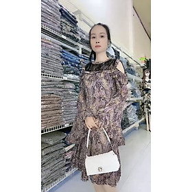 Đầm hở vai xếp ly tay cánh quạt quý phái mát mẻ vừa nữ tính vừa giúp thon gọn bắp tay.