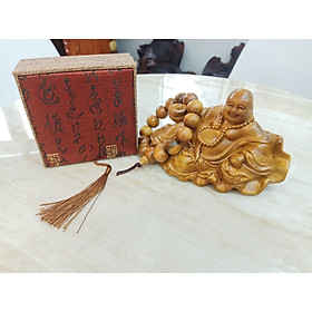 Tượng gỗ mỹ nghệ - Tượng Di Lặc Nguyên Bảo tặng kèm Vòng tay gỗ full hộp