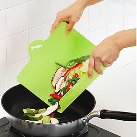 Mua Thớt nhựa dẻo kháng khuẩn cao cấp Nhật Bản  Thớt chống xước  siêu nhẹ  dễ dàng bẻ cong để cho đồ ăn vào nồi khi đun nấu