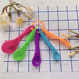 Mua Thìa Đong Định Lượng Ăn Dặm Cho Bé Bằng Nhựa Đủ Màu.