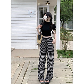 Bộ Áo Croptop Dáng Ôm In Chữ Kèm Quần Culottes Kẻ 2 Màu Basic
