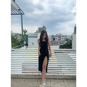 Đầm 2 dây xẻ tà màu đen có đính khuy sườn cao cấp - Đầm dự tiệc sang trọng, vải đũi Hàn Quốc