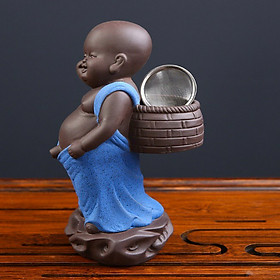 TƯỢNG CHÚ TIỂU ĐỨNG TÈ LỌC TRÀ CAO 15 cm CÓ LƯỚI LỌC TRÀ, GỐM TỬ SA