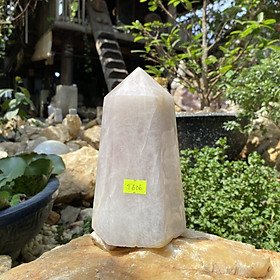 Trụ lục giác thạch anh hồng giúp gia chủ muôn sự tốt lành-1.9kg (KT: 17x10 (cm)-T606