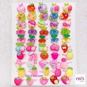 Nhẫn nhựa em bé gái hoạ tiết được chọn mẫu