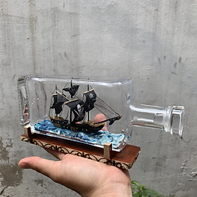 Mô hình thuyền cướp biển Black Pearl Pirates of Caribbean trong chai thủy tinh - Dài 25cm