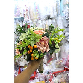 Hoa giả cầm tay cô dâu sang trọng