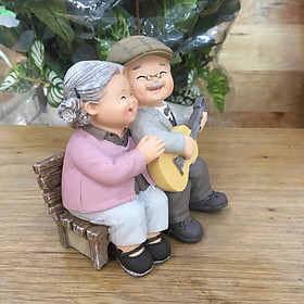 Tượng ông bà anh - Chơi đàn