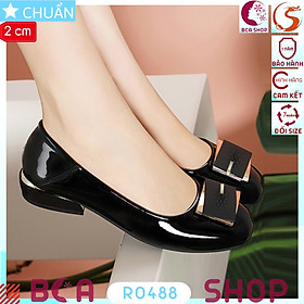 Giày cao gót nữ màu đen 2p RO488 ROSATA tại BCASHOP kiểu dáng búp bê, mũi vuông gắn nơ kim loại vuông lạ mắt