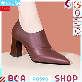 Giày boots nữ cổ ngắn mũi nhọn 7p RO590 ROSATA tại BCASHOP thiết kế đơn giản nhưng sang trọng, không cầu kì mà khí chất