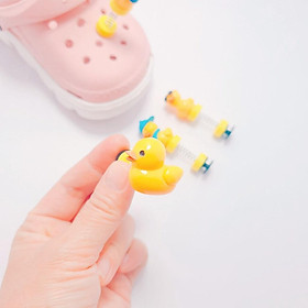 Sticker trang trí dép cross / nút gắn hkdesign mẫu VỊT ĐEO KÍNH, ĐỘI NÓN XANH gắn sục/ duet nữ