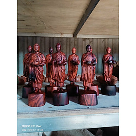 Tượng khất thực bằng gỗ trắc kt cao 20×4×5cm