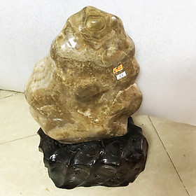 Cây đá trấn trạch tự nhiên màu vàng vân như gỗ cao 52 cm, nặng 15 cho người mệnh Kim và Thổ ( tặng chân đế gỗ)