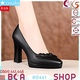 Giày cao gót nữ màu đen 8p RO441 ROSATA tại BCASHOP bít mũi, có nhấn dây trái tim lạ mắt, siêu dễ thương và thời trang