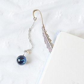 Bookmark, Kẹp Sách Lông Vũ Kim Loại Phối Charm Tròn Theo Cung Hoàng Đạo - Cung Bò Cạp