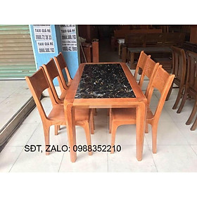 Bộ bàn ăn gỗ sồi kiểm hàng trước khi thanh toán