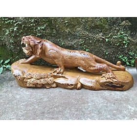 Tượng con hổ bằng gỗ mun đuôi công liền khối kt 50×20×12cm