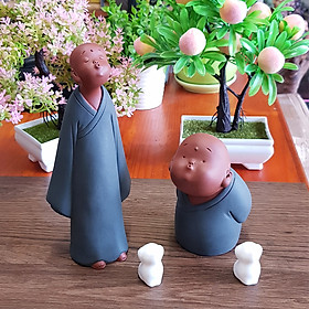 Bộ 02 tượng chú tiểu - Bộ đôi hoàn hảo bằng gốm tử sa - Tặng kèm 2 chú chó con