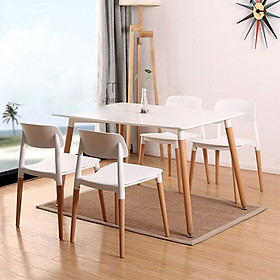 Bộ Bàn Ăn và 4 Ghế Nhựa Đúc Nhập Khẩu