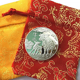 Xu lưu niệm của Úc hình con Trâu màu Bạc tặng kèm túi gấm, vật phẩm phong thủy cầu may mắn, sung túc, dùng trưng bày bàn sách, mang theo trong túi, làm quà tặng, tiền lì xì - SP005027