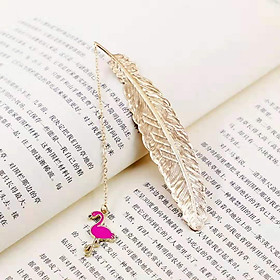 Bookmark Kim Loại Đánh Dấu Sách Hình Lông Vũ Dây Treo - Hồng Hạc