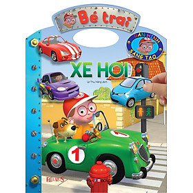 Bé trai dán hình - xe hơi