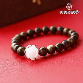 Vòng trầm hương tốc phối hoa đá thạch anh trắng .- Ngọc Quý Gemstones