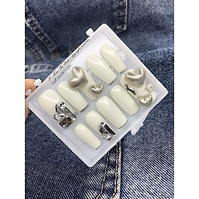 Nail Box - thiết kế - đính đá kết hợp tim hot Trend phom vuông