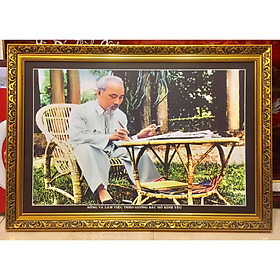 Mua Bác Hồ ngồi ghế mây