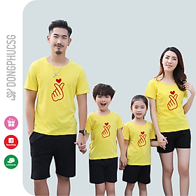 Áo gia đình 3/4/5 người mẫu bắn tim màu vàng cúc làm đồ đồng phục nổi bật thun cotton mềm mịn GD322VD DONGPHUCSG