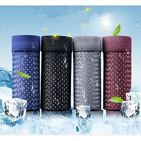 Hộp 4 quần lót boxer, sịp đùi thông hơi cao cấp dành cho nam cotton co dãn bốn chiều ôm sát cơ thể mang lại cảm giác mát mẻ thoải mái suốt cả ngày.