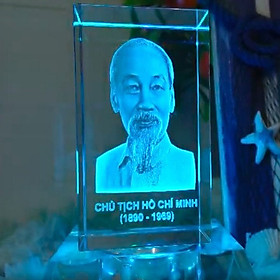 Quà lưu niệm pha lê Chủ tich Hồ Chí Minh Việt Nam chạm khắc 3D - Quà lưu niệm sang trọng, ý nghĩa