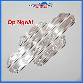 Bộ nẹp bước chân inox ô tô Cross 2020-2021-2022 chống trầy làm đẹp ô tô