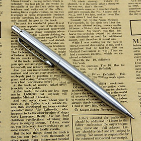 Bút Bi Ngòi Bấm 0.7mm Vỏ Kim Loại BP037