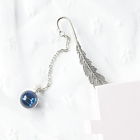 Bookmark, Kẹp Sách Lông Vũ Kim Loại Phối Charm Tròn Theo Cung Hoàng Đạo - Cung Sư Tử