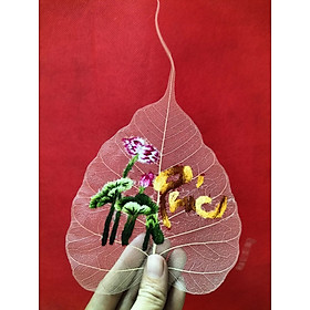 Tranh thêu tay trên lá bồ đề Sinh Dược, tranh thêu chữ PHÚC thư pháp kèm khung gỗ - Tranh lưu niệm, quà tặng để bàn, Xương lá bồ đề thêu hoa /Embroidered art on Bodhi leaf