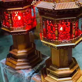 Mua Cặp đèn thờ hình tháp đan mái chùa bằng gỗ hương kt cao 60×28×28cm