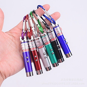 Mua Móc khóa đèn pin mini  kèm 3 viên pin trong máy   với 3 chế độ sáng  đèn pin laser   dùng để thuyết trình  giảng dạy  trình chiếu slide  chỉ điểm ở công trường xây dựng  vừa làm móc khóa kết hợp là đèn pin mini để soi tìm đồ khi cần thiết rất tiện lợi 