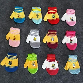 Bao tay len xỏ ngón cho bé dưới 3 tuổi