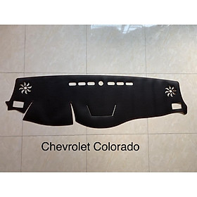 Thảm taplo ô tô Colorado loại da vân cacbon chống nắng, chống nứt vỡ taplo, thảm taplo Chevrolet Colorado