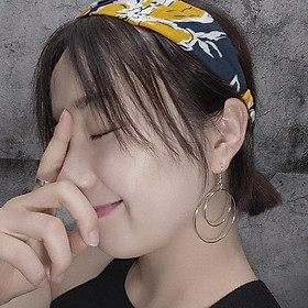 Đôi bông tai hai hình tròn tiếp điểm quyến rũ