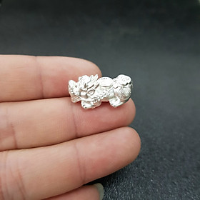 Charm Tỳ hưu bằng bạc dùng để mix vòng phong thuỷ