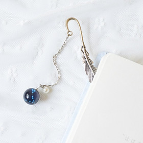 Bookmark, Kẹp Sách Lông Vũ Kim Loại Phối Charm Tròn Theo Cung Hoàng Đạo - Cung Song Ngư