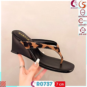 Dép Đế Xuồng 7 Phân RO737 ROSATA Thiết Kế Xỏ Ngón Kết Hợp Quai Họa Tiết Da Beo Cá Tính