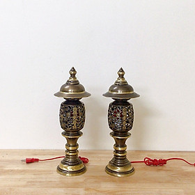 Đôi đèn thờ đồng vàng hun giả cổ (2CN)